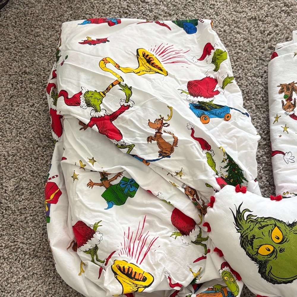 Pottery barn Dr. Seuss Grinch twin sheet set and pillow. Like new! - Picture 2 of 8